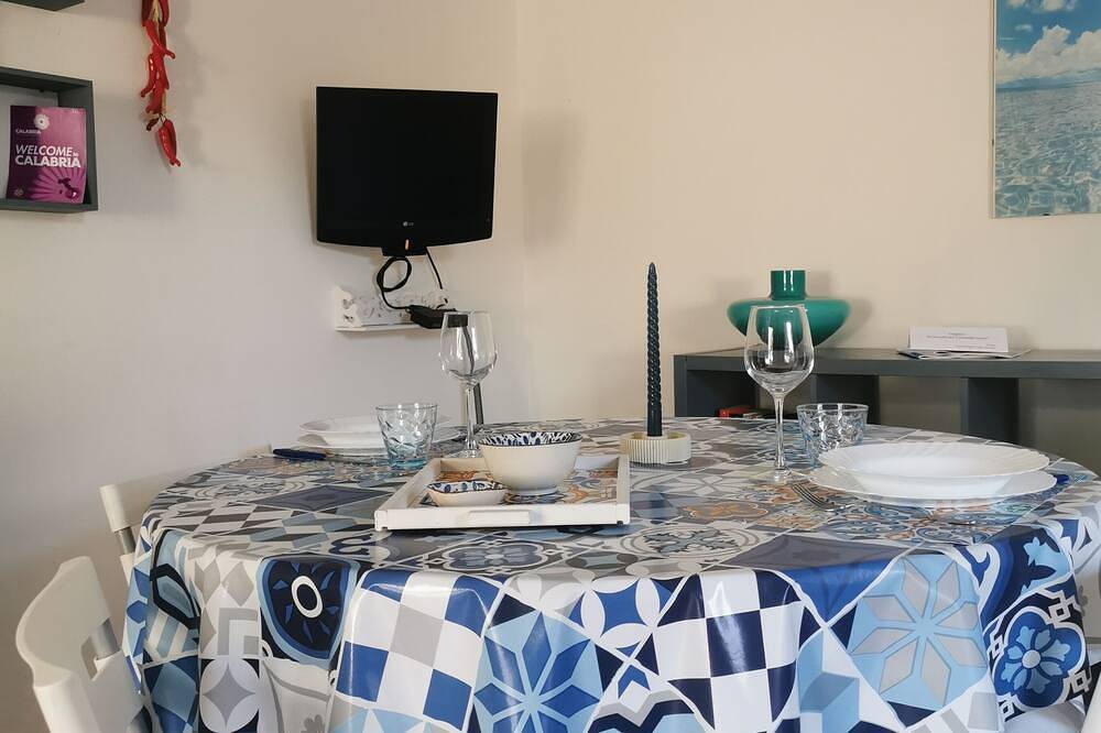 Appartamento intero, “Casa Pélagos” a 50mt dal mare in Nicotera Marina, Nicotera
