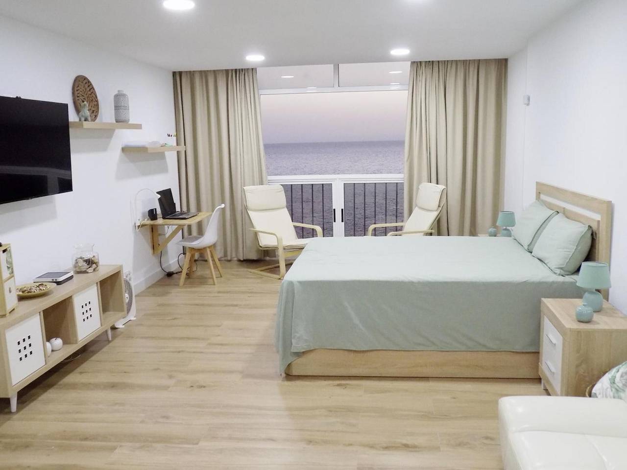 Apartamento entero, Apartamento vacacional 'Salitre Suite' con vistas al mar, balcón y Wi-Fi in Mesa del Mar, Tacoronte