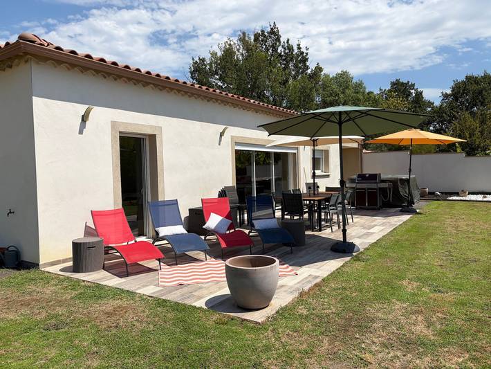 Villa Lumina Piano Terra 8-10 Pers con terrazza privata, Wi-Fi e aria condizionata in Boisset-et-Gaujac, Cevenne