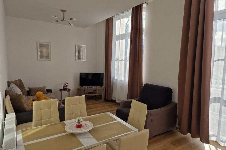 Ferienwohnung für 6 Personen, mit Balkon in Aue