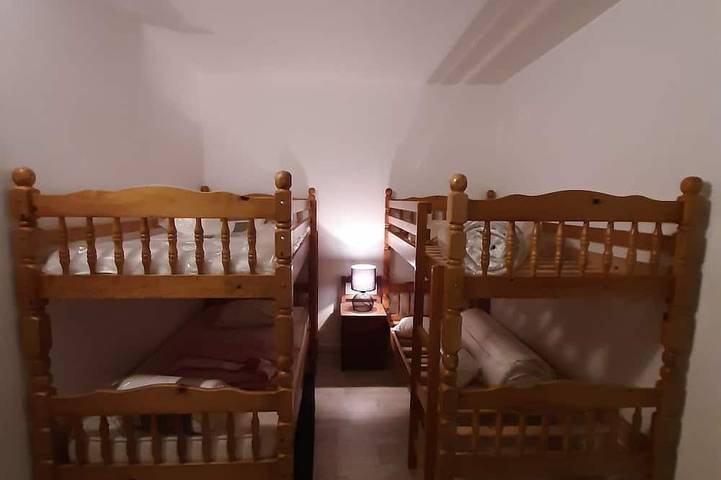 Gîte pour 8 personnes, avec piscine et balcon à Thollon-les-Mémises - 4