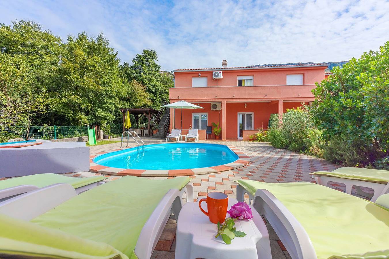 Hundefreundliches Ferienhaus mit Spielplatz, Privatpool, Kicker, Holzkohlegrill in Grizane, Primorje-Gorski Kotar