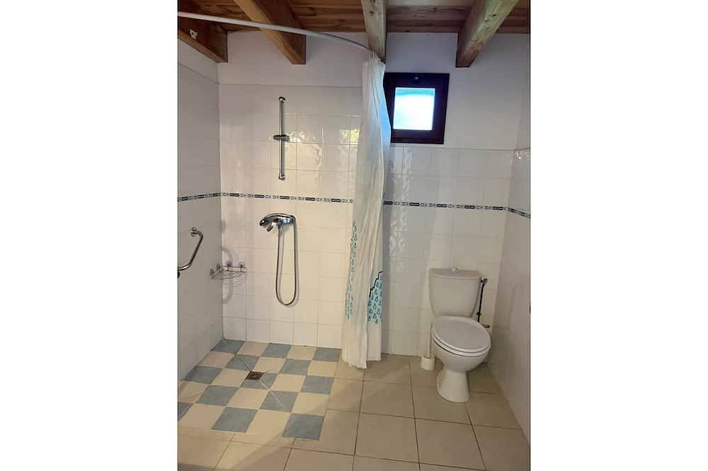 Entire apartment, Gite Herisson, Nid Pour Amoureux Dans la Nature in Avène, Lodève region