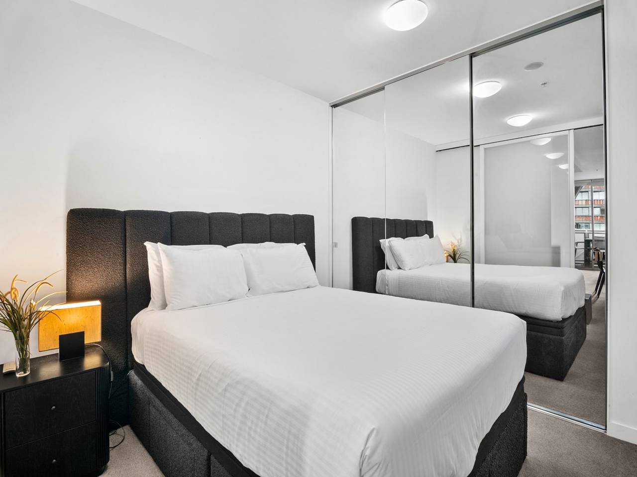 Entire apartment, Modern 1 Bed Apartment with City Views in Docklands, Melbourne