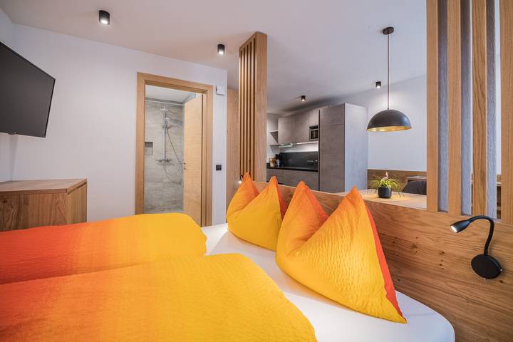 Entire studio, Studio 'Kuenz Dolomites 2' with Mountain View, Garden & Wi-Fi in Vierschach, Innichen