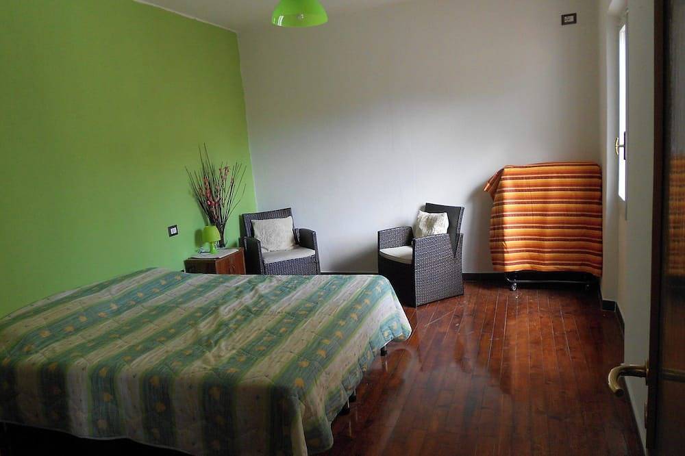 Detached house with courtyard and terrace, near the sea. Ideal for families. in San Vito, Cagliari Provinz