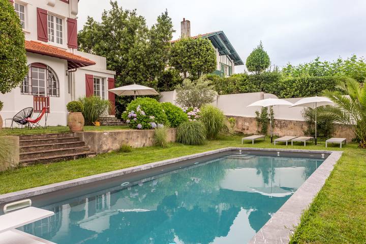 Villa pour 12 personnes, avec jardin et piscine, adapté aux familles au Pays basque - 2