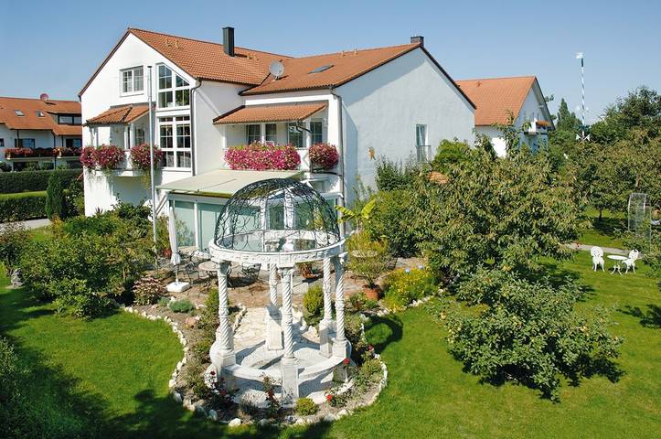 Pension, mit Balkon und Balkon/Terrasse sowie Garten in Bad Gögging