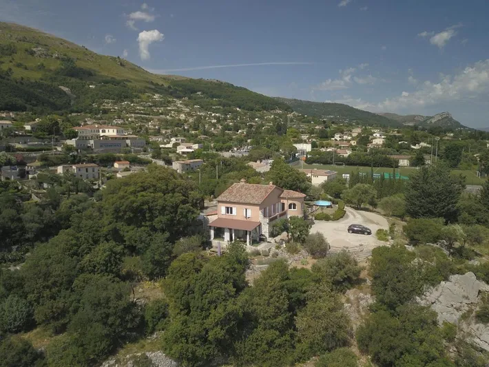 Chalet para 8 personas, con jardín además de piscina y vistas - 1