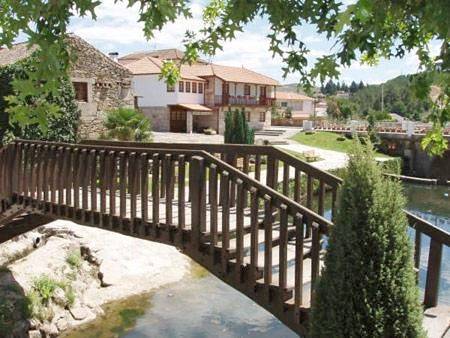 Gîte pour 3 personnes, avec Balcon et Terrasse ainsi que Jardin et Vue sur le lac dans Boticas