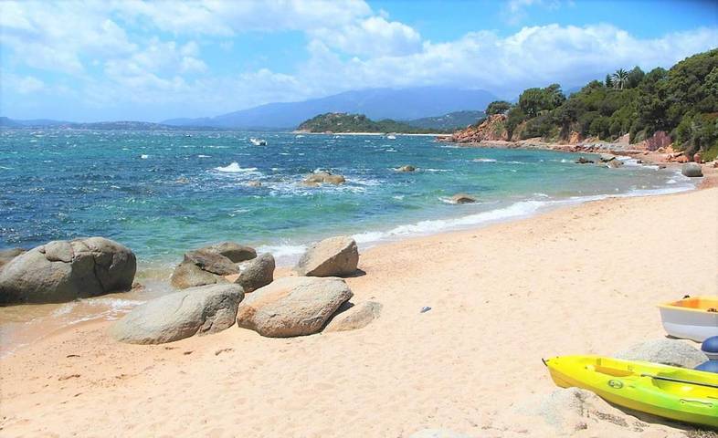 Location de vacances pour 6 personnes, avec Balcon ainsi que Terrasse et Vue dans Plage Cala Rossa - 2