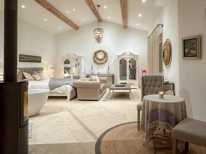 Location de vacances pour 10 personnes, avec jardin ainsi que piscine et vue à Murs - 3