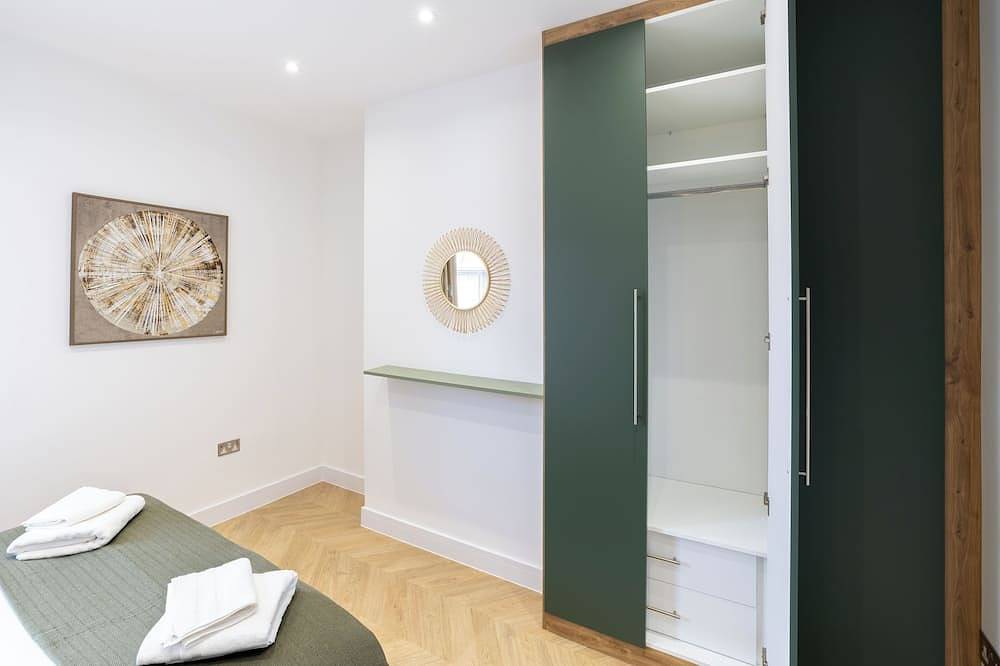 A clean, luxurious, spacious and modern 4 Bedroom house in Elstree and Borehamwood, Hertfordshire