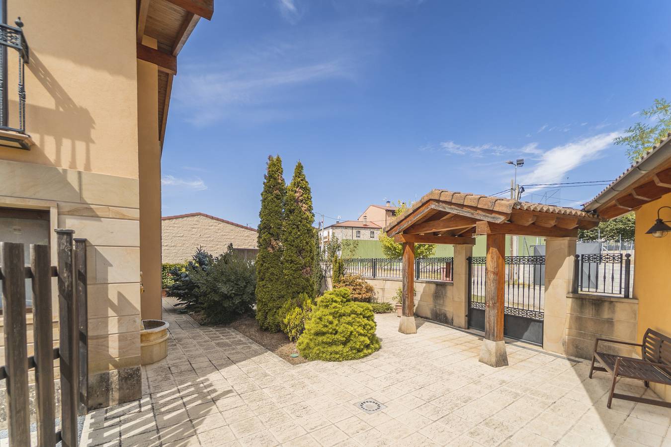 Maison de campagne 'Rural Iglesia 3' avec terrasse partagée, jardin privé et balcon in Espeja de San Marcelino, Province de Soria