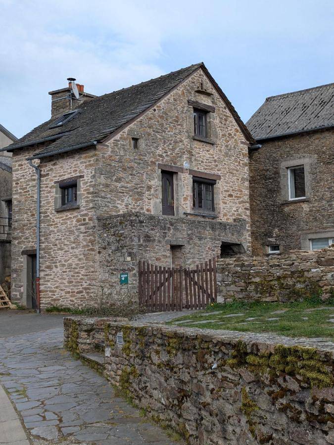 Gîte pour 7 personnes, avec balcon à Comps-la-Grand-Ville