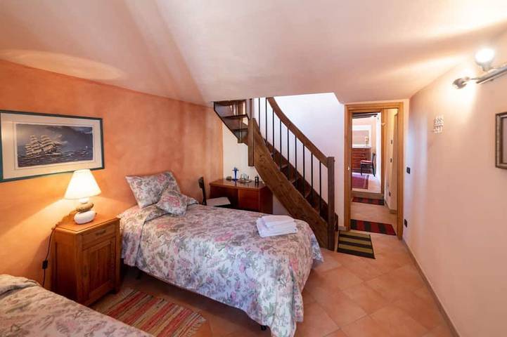 Ganze Wohnung, Guesthost - Discovering Liguria! Castelvittorio Duplex Apt x6 in Castel Vittorio, Ligurische Alpen