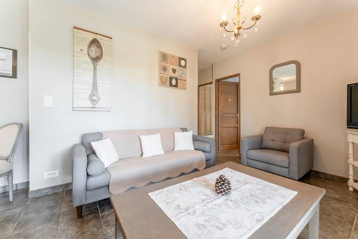 Casa vacanze "Gîte Genêt - Villa Cassandra" con piscina condivisa, Wi-Fi e aria condizionata in Tavel, Nimes e dintorni