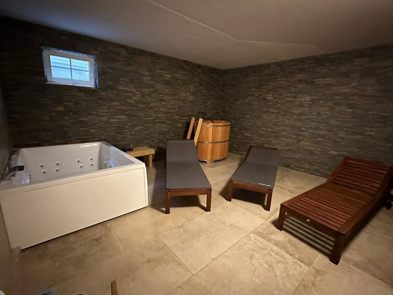 Ganze Ferienwohnung, Gemütliche Fewo mit Balkon nahe der Ostsee  - 2 Schlafzimmer - Ferienwohnung Svenja in Wischuer, Biendorf
