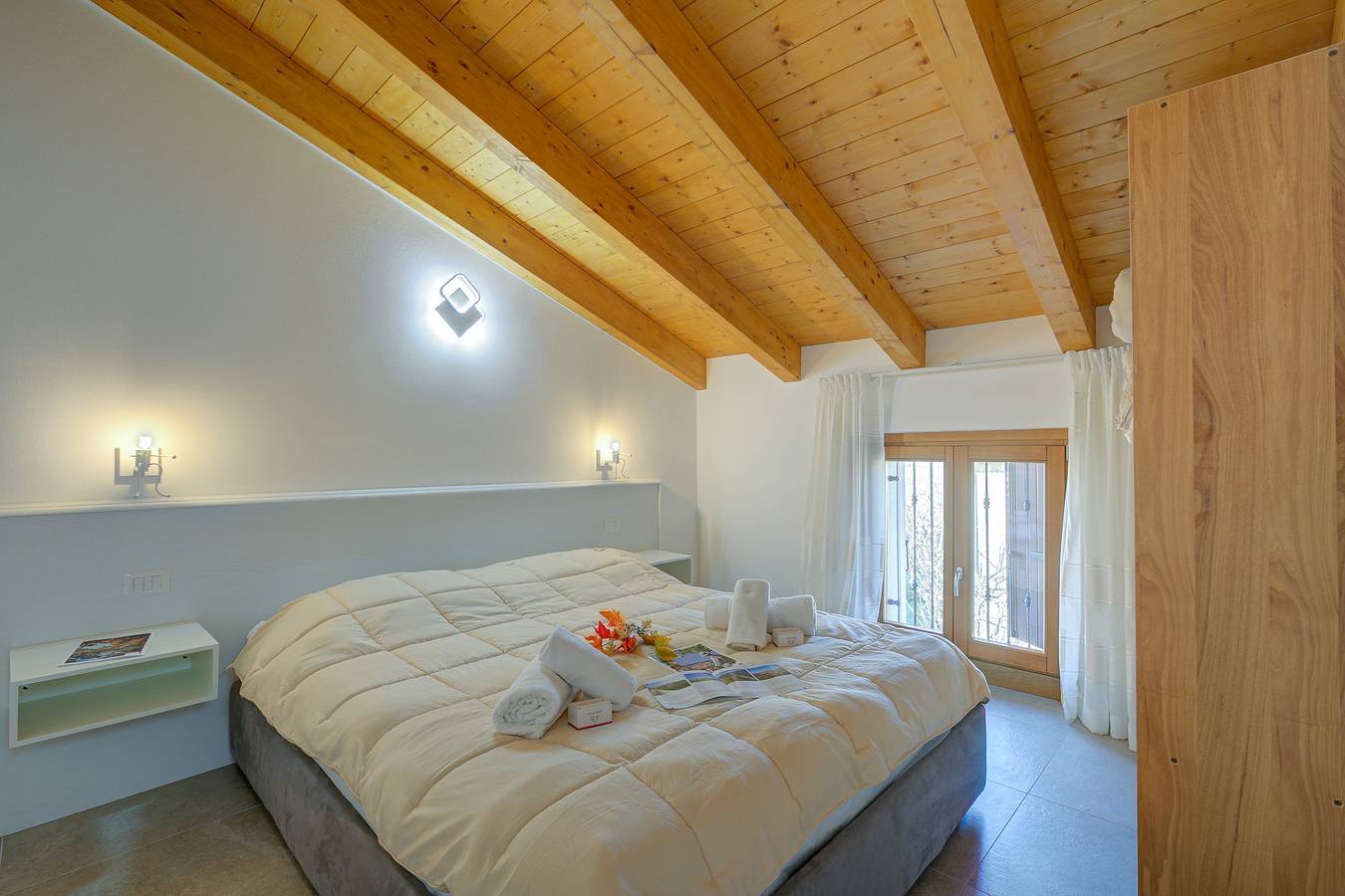 Ganze Wohnung, Ferienwohnung für 4 Personen mit Pool in Peschiera del Garda, Gardasee-Berge