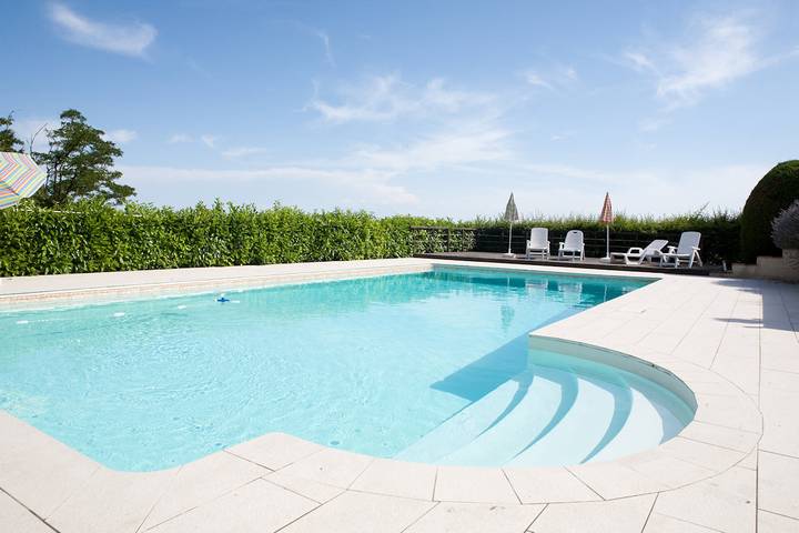 Gîte pour 3 personnes, avec piscine ainsi que terrasse et jardin à Cadalen - 2