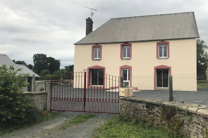 Gîte pour 12 personnes, avec terrasse à Saint-André-de-l'Épine