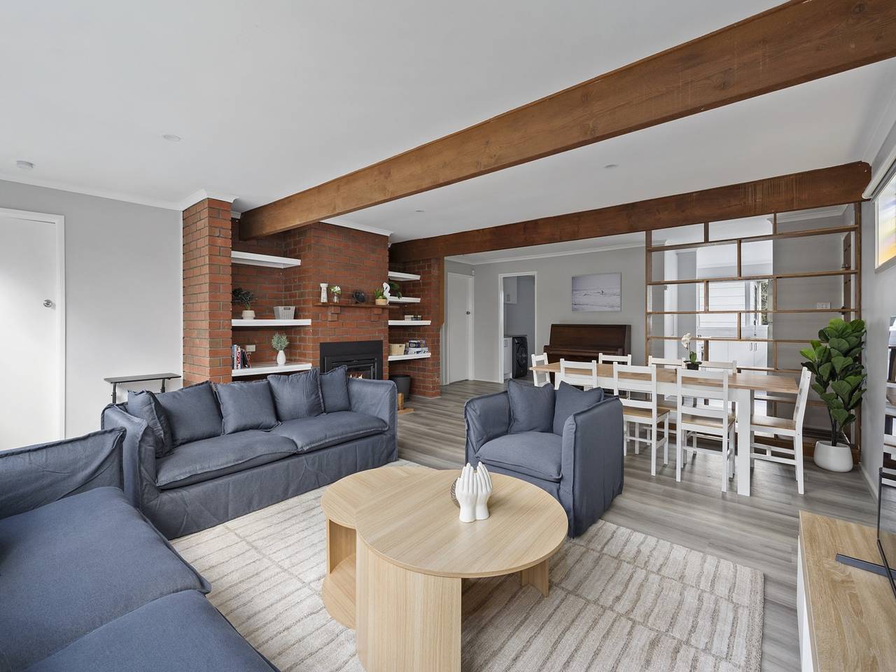 Entire apartment, Family Retreat with Fireplace and Garden Views in Rosebud, Mornington Peninsula