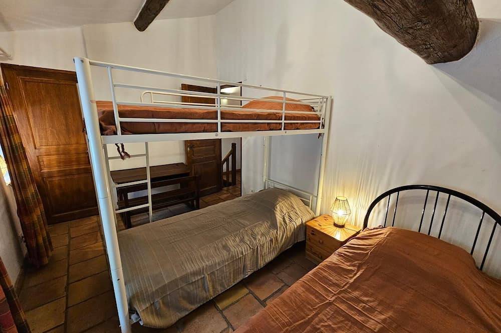 Entire apartment, Domaine de Bagard - Gîte la Magnanerie 54m² 4/7 pers Terrace in Sauve, Le Vigan region
