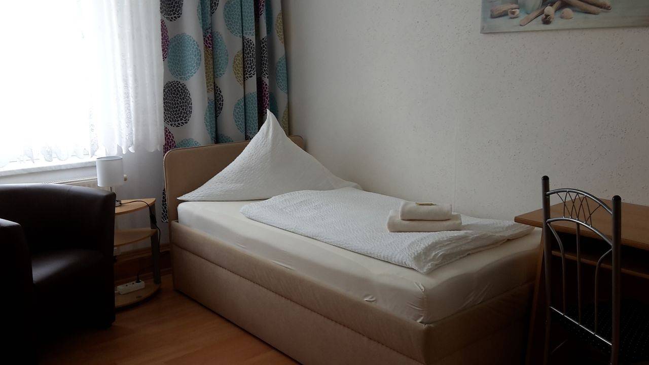 Einzelzimmer für 1 Person in Dresden in Cotta, Dresden