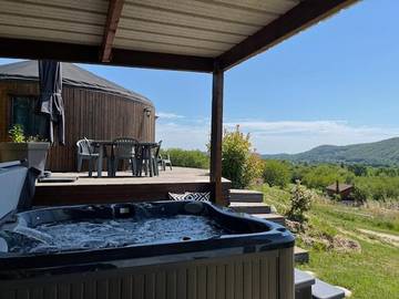 Gîte pour 2 personnes, avec jardin et vue, animaux acceptés à Saint-Vincent-de-Cosse