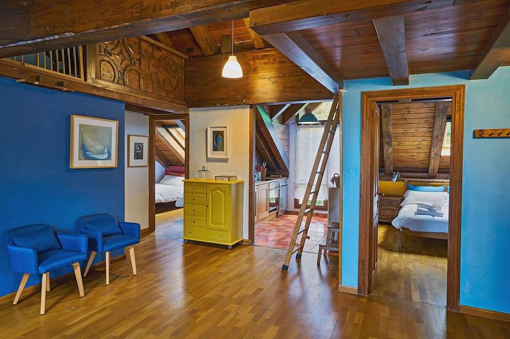 Beautiful complete eco-house, 15 people in Jaca, Spanish Pyrenees