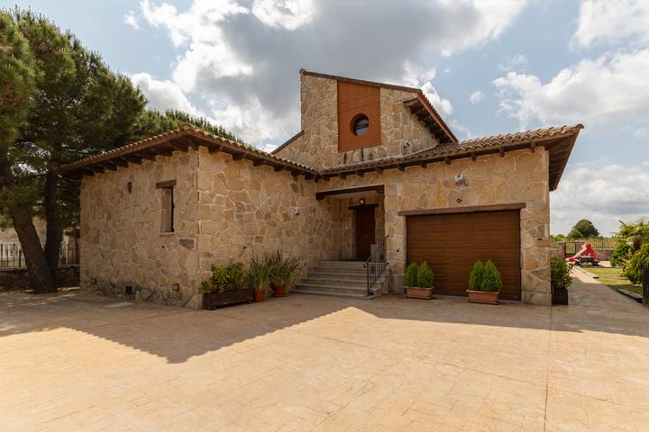 Villa for 12 people, with garden - 1