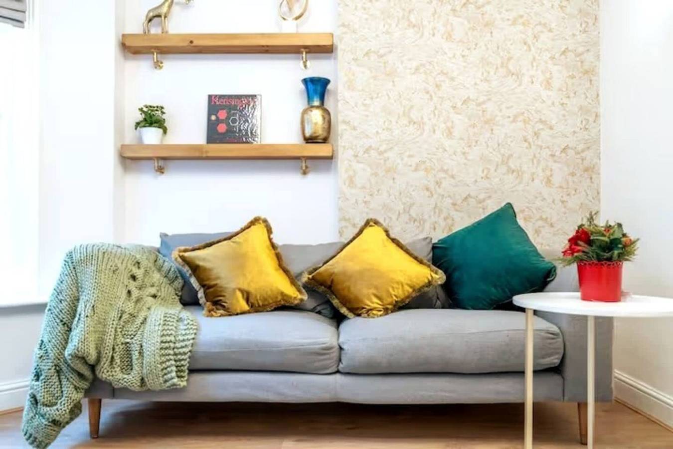 Entire apartment, Kensington & Chelsea 1Br | Patio Apartment | Tube in Hammersmith and Fulham, London