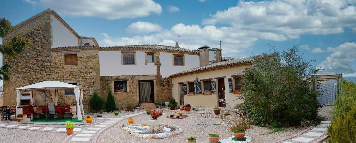 Casa rural para 2 personas, con jardín y vistas en Hoya de Huesca