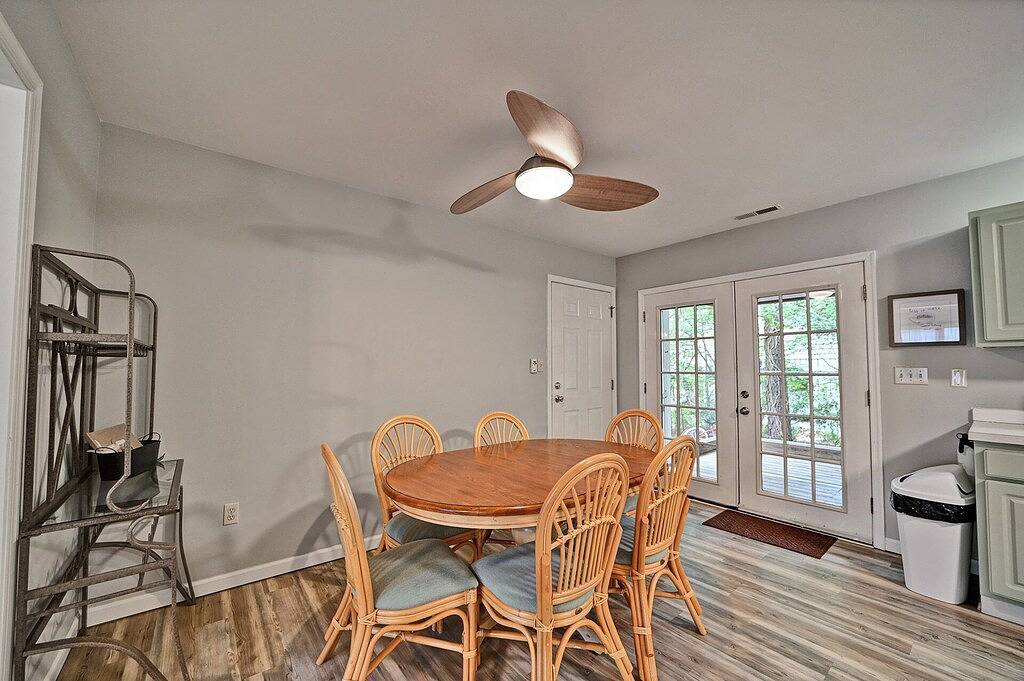 Excellent 3 bedroom Summer House in Beach Town! Trolley, Beaches, Wifi and more! in Bethany Beach, Sussex County (Delaware)