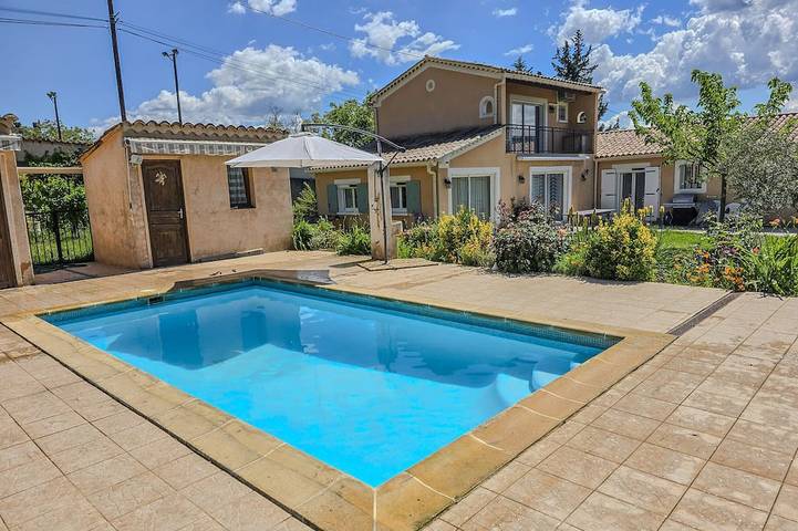 Villa pour 8 personnes, avec Balcon ainsi que Jardin et Piscine
