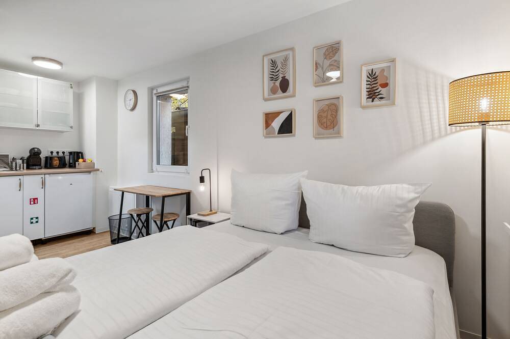 Ganze Wohnung, Vorstadtoase - 2 Personen Queensize-Bett, Parken, Netflix, Nähe Ber in Eichwalde, Dahme-Seengebiet