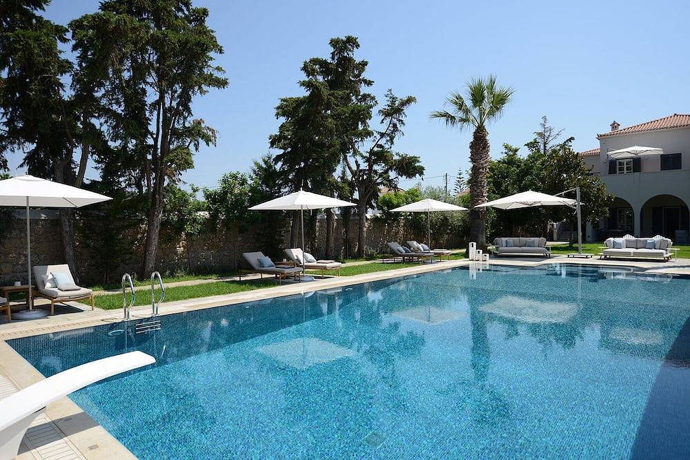 Elysian Villa - Ultra Luxurious Spetses Villa With Chef, Pool, Gym, Basketball. in Spetses City, Spetses