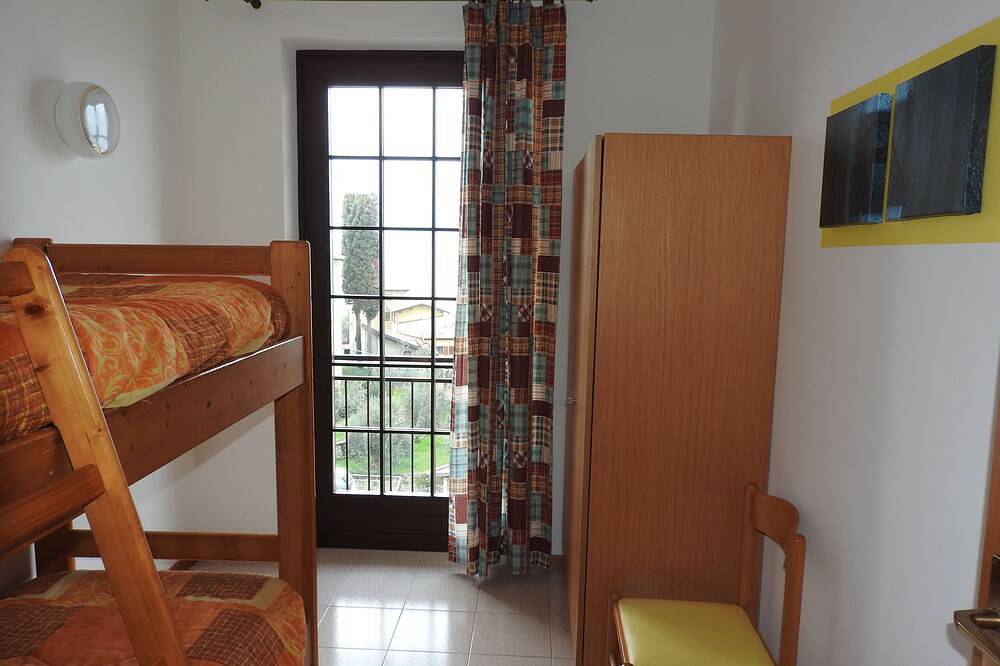 Ganze Wohnung, Apartment mit 5 Betten, Balkon mit Seeblick, kostenlose Parkplätze in Cassone di Malcesine, Malcesine