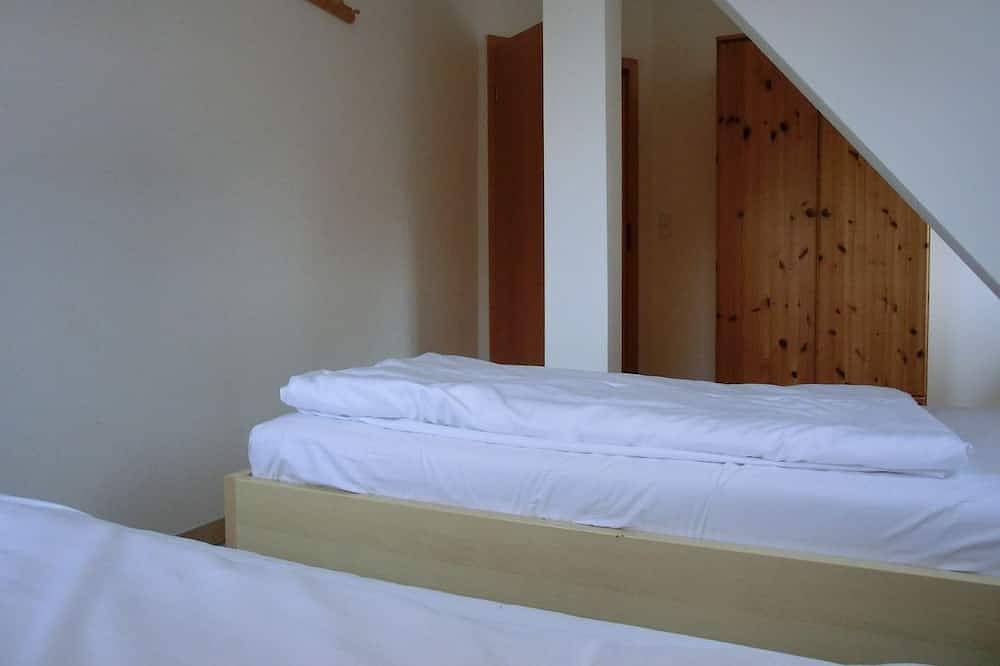 Ganze Wohnung, 2-Zimmer-Ferienwohnung für 4 Personen im 1. Obergeschoss -mit Wlan - Nh in Ribnitz-Damgarten, Rostock und Umgebung