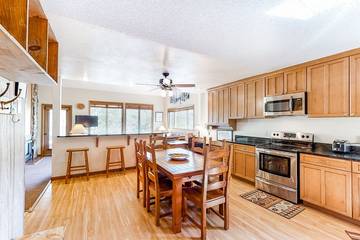 Vacation Apartment for 13 Guests in Granby, Arapaho National Forest, Picture 2