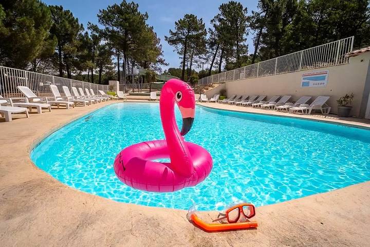 Mobil home pour 4 personnes, avec terrasse et piscine à Mondragon