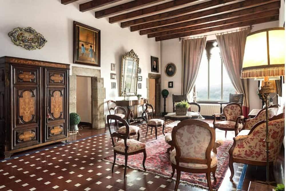 Beautiful Catalan Masía 12pax+40min Barcelona+pool in Arenys de Munt, Costa del Maresme