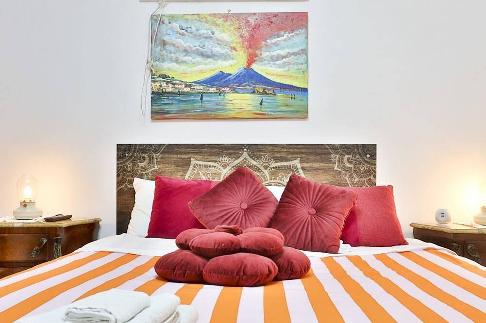 Entire apartment, Guesthost - Cozy apartment that can accommodate up to 6 people, located in an independent villa with garden. The apartment is 900 meters from the Circumvesuviana for Naples-Pompei-Sorrento, perfect for traveling in the area and reaching all points of int in San Giorgio a Cremano, Vesuvio National Park