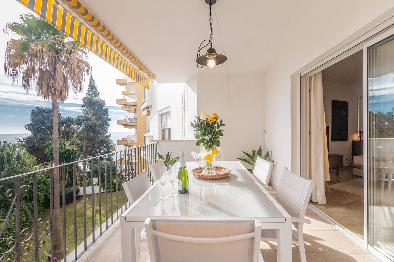 Entire apartment, “Large Marbella Del Mar” Apartment with Sea View, Wi-Fi, and Air Conditioning in Marbella Centre, Marbella