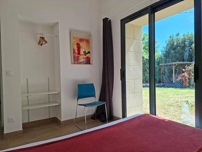 Location de vacances pour 6 personnes, avec piscine ainsi que terrasse et jardin à Vertheuil - 4
