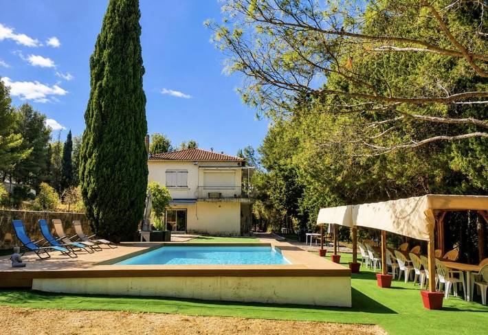 Location de vacances pour 12 personnes, avec jardin ainsi que piscine et vue à Saint-Mitre-les-Remparts - 4