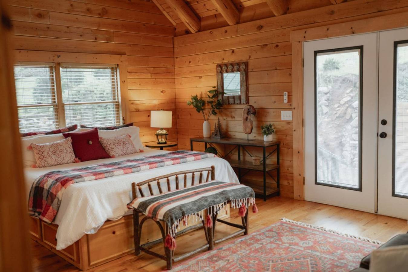 Entire studio, Scenic View Yosemite Cabin with hottub by Casa Oso in Mariposa County