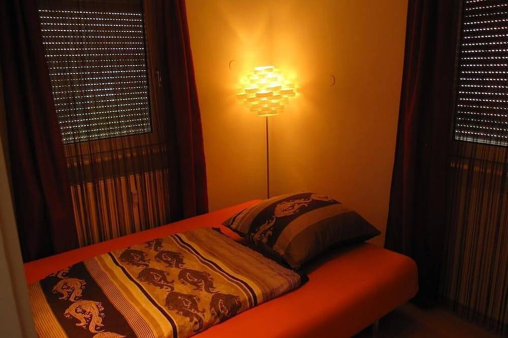 Ganze Wohnung, 45qm-große Ferienwohnung mit getrenntem Wohn-/Schlafbereich in Fürth, Franken