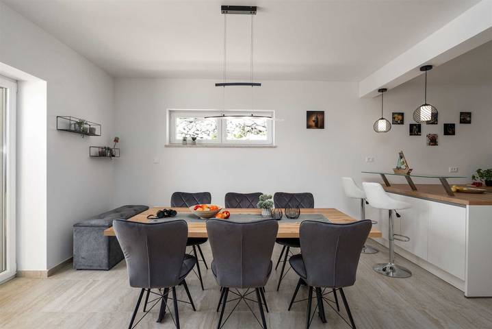 Ferienhaus für 6 Personen, mit Meerblick und Terrasse sowie Garten und Pool in Labin - 2