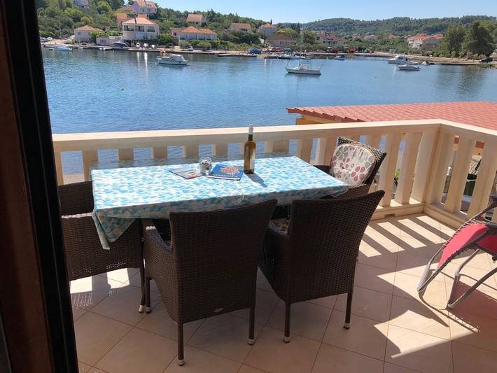 Gîte pour 5 personnes, avec terrasse à Lumbarda - 4